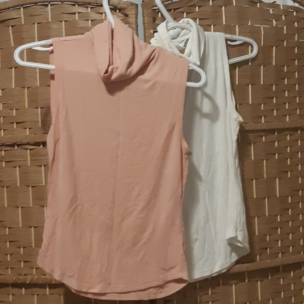 🌺Moving Sale!🪴 Sleeveless turtleneck tops